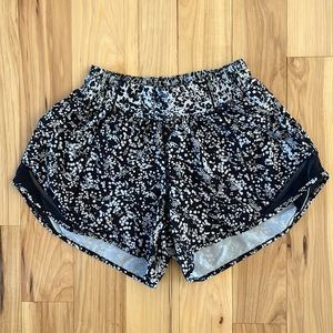Lululemon Hotty Hot Shorts in Size 4, 4” Inseam